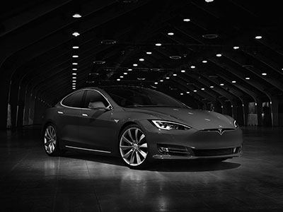 Автомобиль Tesla Model S c 2012 года